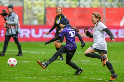 Mecz drużyn influencerek na Polsat Plus Arenie Gdańsk...