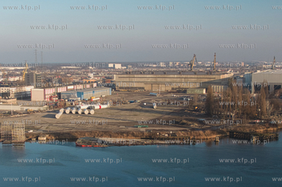 Stocznia Gdańska. Podczas operacji przesuwania patrolowca...