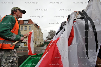 Zaloba narodowa po katastrofie prezydenckiego samolotu...