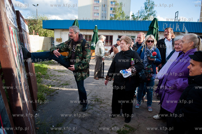 Gdansk. Happening przed Brama Historyczna nr 2 Stoczni...