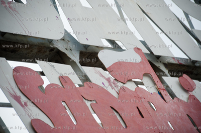 Gdansk. Brama Historyczna nr 2 Stoczni Gdanskiej. Napis...