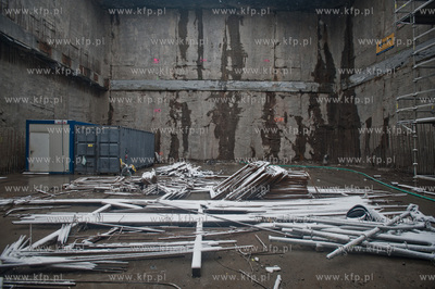 Gdansk. Wisloujscie. Montaz maszyny drazacej TMB, ktora...