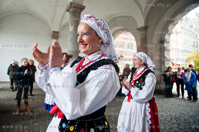 Gdansk. Dlugi Targ. Zespol Piesni i Tanca Uniwersytetu...