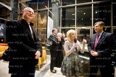 Gdansk. Teatr Wybrzeze. Wernisaz wystawy zdjec bedacych...