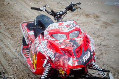 Sopot. Skok norwega Stiana Pedersena na skuterze snieznym...