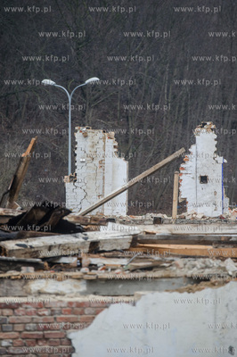 Gdansk. Rozbiorka budynkow znajdujacych sie przy skrzyzowaniu...