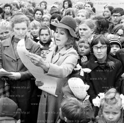 Wmurowanie aktu erekcyjnego pod budowe 27.10.1972 pazdziernik...