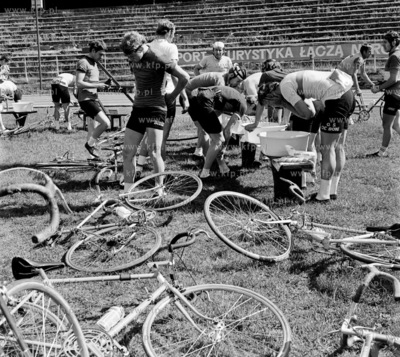 Zakonczenie wyscigu na stadionie Lechii Gdansk. 4.09.1972...