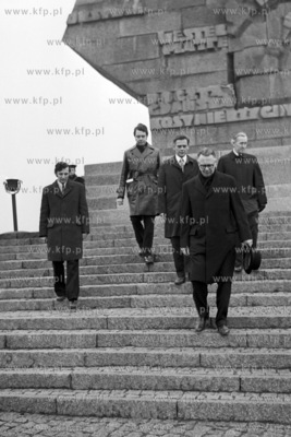 Przebywajacy na Wybrzezu ambasador nadzwyczajny i pelnomocnik...