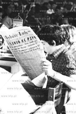 Strajk w Stoczni Gdanskiej im. Lenina Nz. stoczniowcy...