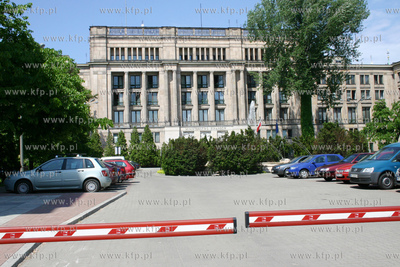 Gmach Ministerstwa Finansow przy ul Swietokrzyskiej...
