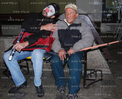 Grupa mlodych Palestynczykow bioraca udzial w programie...