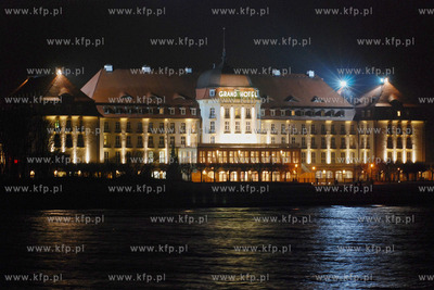 Sopot noca. Nz Iluminowany Grand Hotel
08.12.2006
Fot....