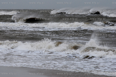 Sztorm na Baltyku. Nz. Fale dochodzace do 2 metrow...