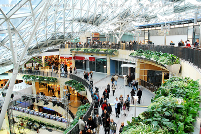 Zlote tarasy - kompleks wielofunkcyjny (biznesowo-handlowo-rozrywkowy)...