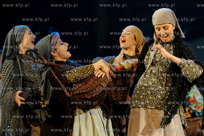 Teatr Muzyczny w Gdyni. III proba generalna spektaklu...