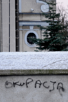 Antyklerykalne napisy pojawily sie na kosciolach w...