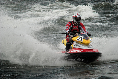 Mistrzostwa Polski Skuterow Wodnych przy molo w Brzeznie...
