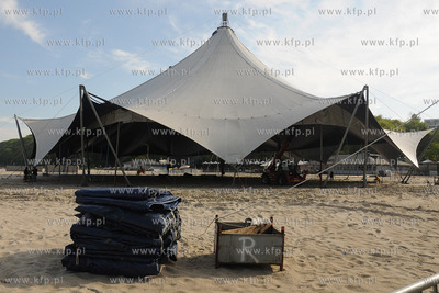 Na plazy w Srodmiesciu Gdyni ruszyl montaz gigantycznego...