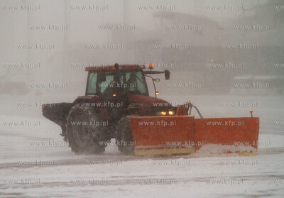 Gdansk, Rebiechowo. Akcja zima w Porcie Lotniczym Gdansk...