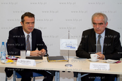 W Gdanskim Porcie Lotniczym im. Lecha Walesy Minister...