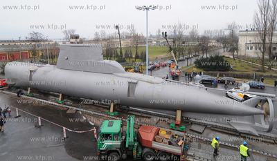 Transport okretu podwodnego typu Kobben o wadze 370...