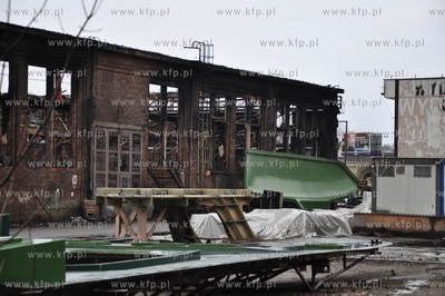 Gdansk. Dogaszanie pozaru na terenie Stoczni Gdanskiej...