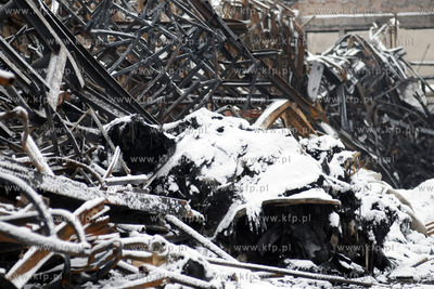 Rozbiorka strawionej pozarem hali produkcyjnej firmy...