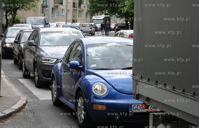 Peknieta rura wodociagowa spowodowala utrudnienia ruchu...