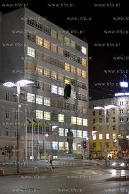 Gdynia. Centrum miasta wieczorowa pora - Plac Kaszubski....