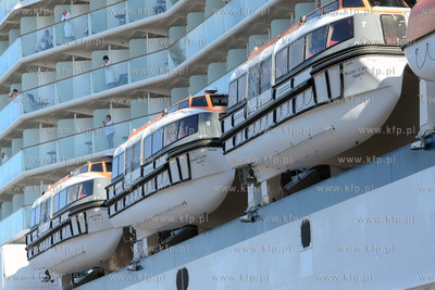 Gdynia. Wycieczkowiec Celebrity Eclipse w Gdyni. 18.06.2014...