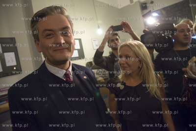 Wieczor wyborczy w sztabie kandydata na prezydenta...