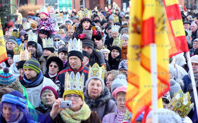 Orszak Trzech Kroli na ulicach Chojnic. 06.01.2015...