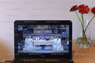 Transmisja mszy św. na żywo bez uczestnictwa wiernych...