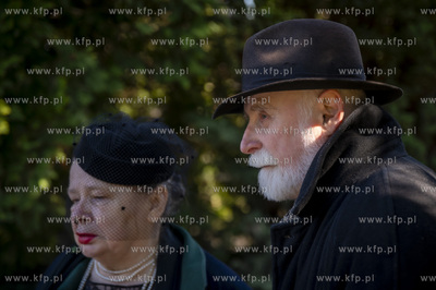 Gdańsk. Cmentarz Łostowicki. Uroczystości pogrzebowe...