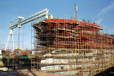 Stocznia Gdynia. W doku budowany statek WESTWOOD RAINIER,...