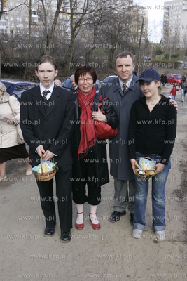 Swieta Wielkiej Nocy. Jacek Kurski wraz z rodzina (zona...