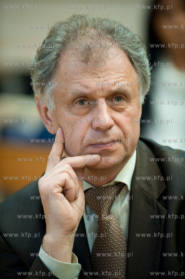 Spotkanie Andrzeja Olechowskiego ze studentami na Wydziale...