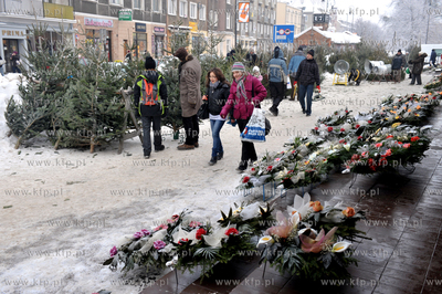 Sprzedaz choinek na Podwalu Staromiejskiem.
22.12.2010
fot....