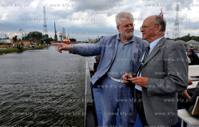 Rejs katamaranem ONYX po gdanskim porcie przedstawicieli...