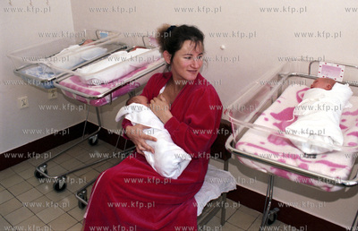 Gdanskie czworaczki i ich szczesliwa mama Iwona Szarmach...