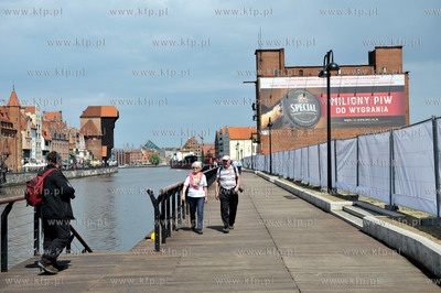 Gdansk. Wyspa Spichrzow. Uroczystosc wmurowania kamienia...