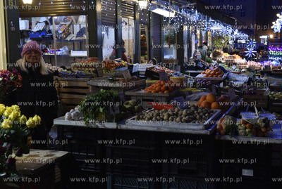 Świąteczne zakupy na Hali Targowej w Gdańsku. Zewnętrzne...