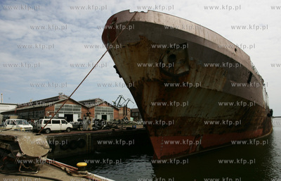 Gdynia. Stocznia Remontowa  Nauta S.A. Nz zlomowany...