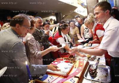Gdynia. Teatr Muzyczny. Benefis Franciszka Walickiego...