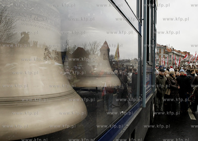 Gdansk. Parada z okazji Swieta Niepodleglosci. Nz mobilny...