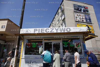 Gdansk Stogi. Kolejka po pieczywo.
30.05.2011
fot....