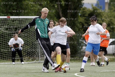 Gdansk Zaspa. Pilkarski turniej dzikich druzyn Do przerwy...