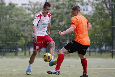 Gdansk Zaspa. Pilkarski turniej dzikich druzyn Do przerwy...
