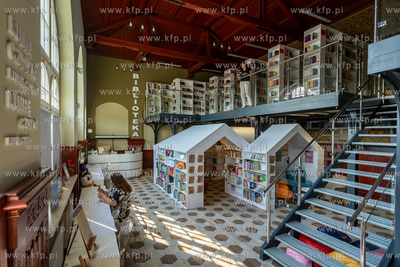 Biblioteka miejsko-powiatowa znajdująca się na dworcu...